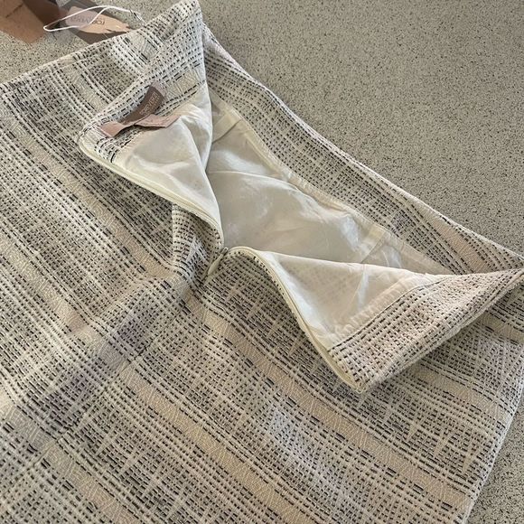 #121 🌟HOST PIC🌟FOREVER 21 mini skirt cream, black and silver Navaho pattern - Picture 3 of 9